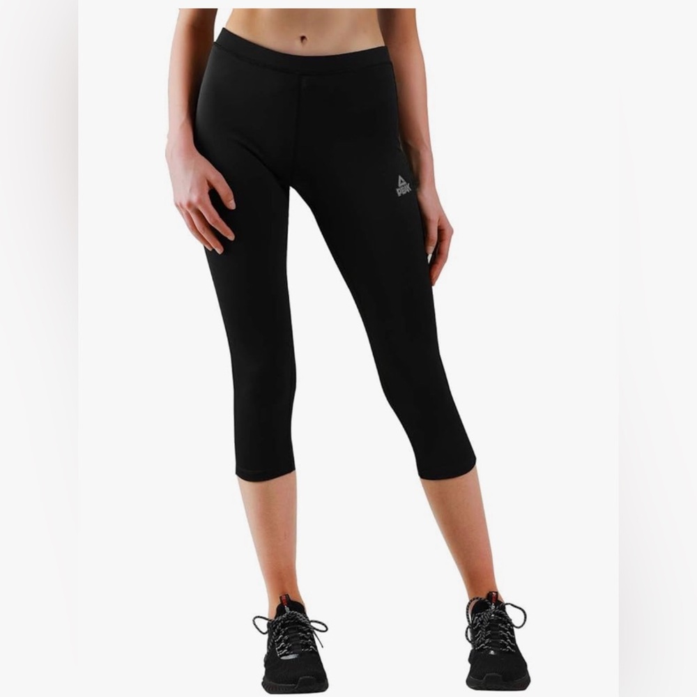 Peak Black 3/4 length Athletic Yoga Leggings size M New with tags